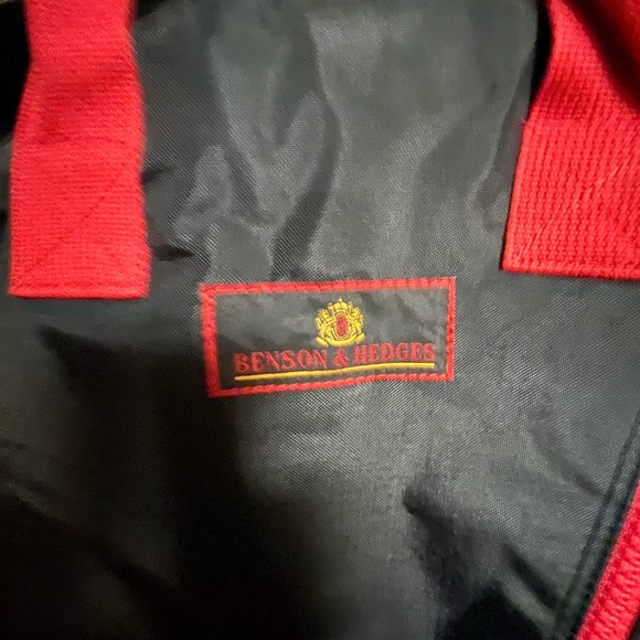 Brand-new, sealed Benson and hedges suit carrier - Picture 4 of 5